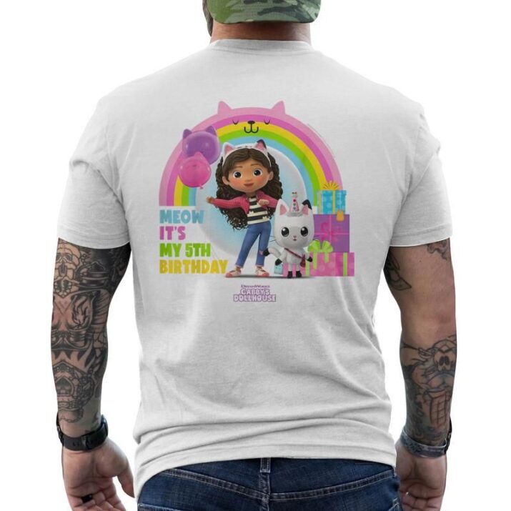 Dreamworks Gabbys Dollhouse 5th Birthday T Shirt Da Uomo Con Stampa Posteriore